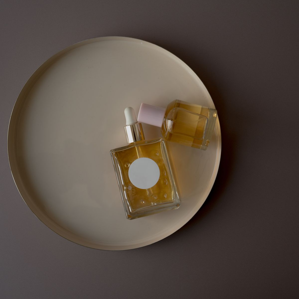 Lightweight Malassezia-safe oils next to heavy plant oils to avoid for seborrheic dermatitis